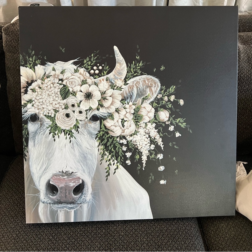 Farmhouse chic bull wall decor!